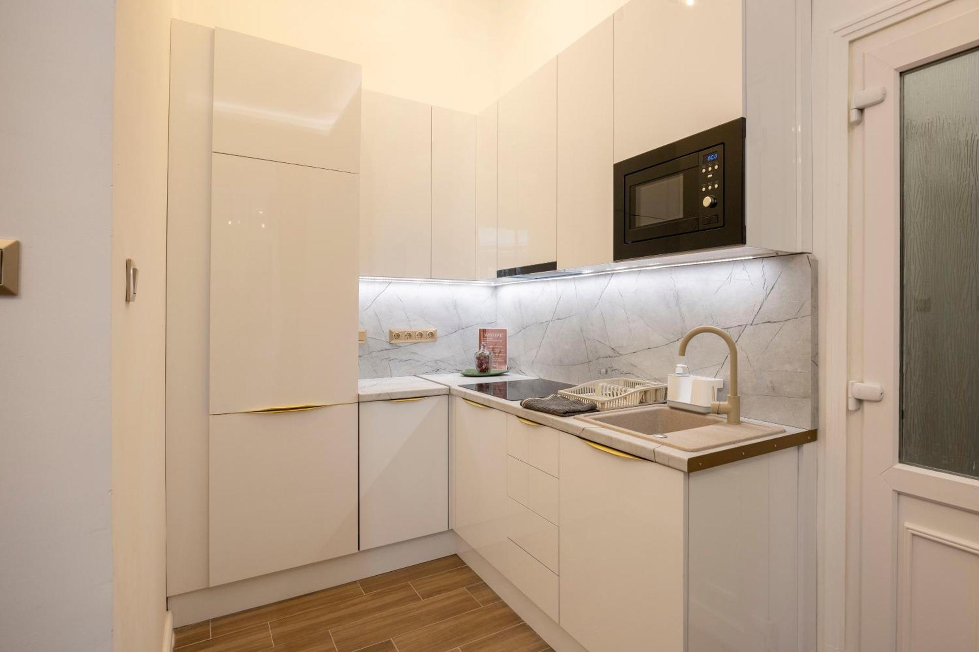 Exclusive Downtown Quentin Residence By Prestige Homes Budapest Exterior foto